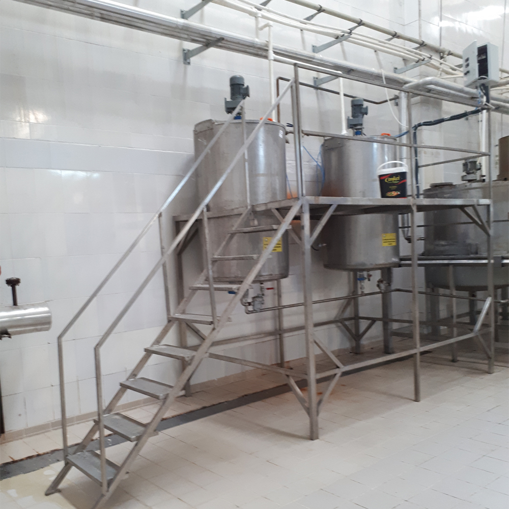 Conical PVC Brine Preparation Tank with Chrome Platform 2